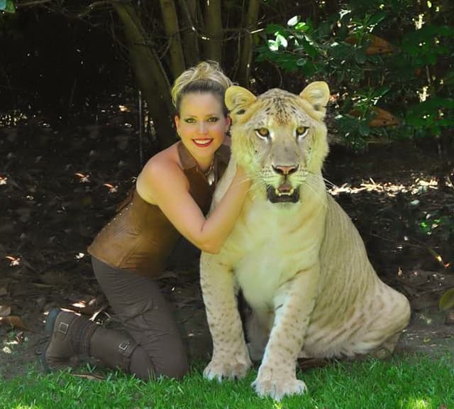 Moksha Bybee with a white liger cub
